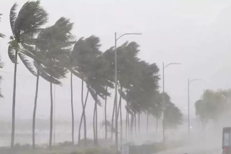 अचानक बदले मौसम के बाद भीगी गालियां