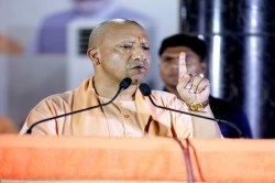 UP के जिलों में उतरेंगे IAS अधिकारी, 50 करोड़ से अधिक की परियोजनाओं का करेंगे
भौतिक सत्यापन, 26 मई को देंगे रिपोर्ट - image