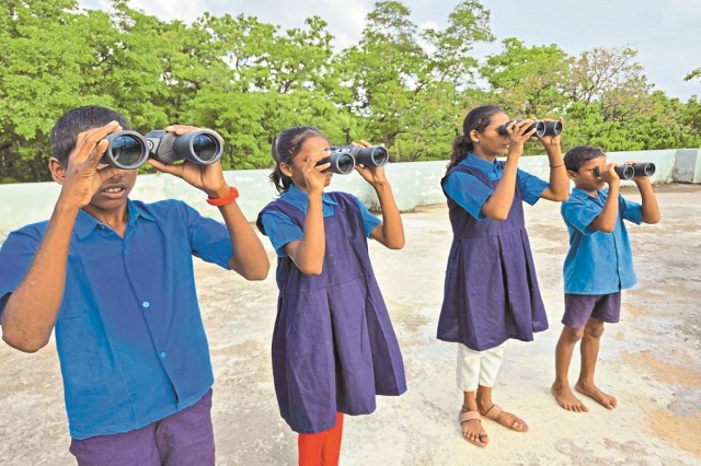 आतंक के घेरे से निकल बच्चों ने देखे विकास व उन्नति के मॉडल (Photo- Patrika)