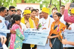 CG News: अबूझमाड़ के बासिंग कैंप में जनचौपाल, CM साय ने की एक करोड़ से अधिक की
घोषणाएं, गद-गद हुए ग्रामीण - image