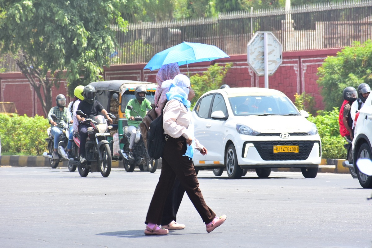 Rajasthan Weather : जयपुर में गर्मी जोरों पर, उमस व पसीने से तरबतर हुए लोग