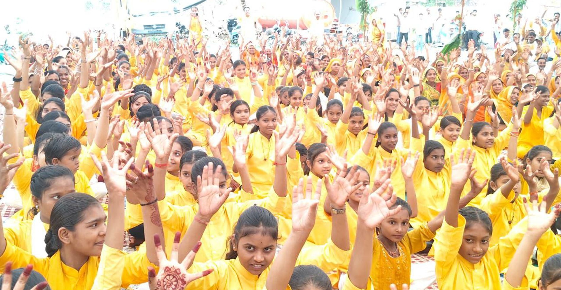 कन्या कौशल शिविर… सुबह 5.30 बजे योग प्राणायाम से शुरू हो रहा देव कन्याओं का दिन
