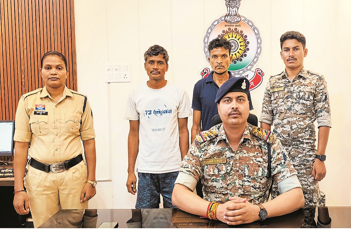 CG News: सुरक्षा बलों को बड़ी सफलता… 2 लाख के इनामी सहित 2 नक्सली पकड़ाए