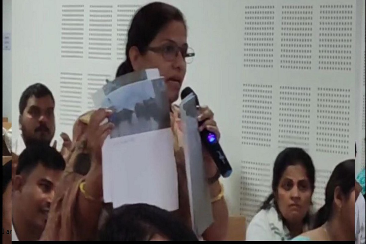 Watch video… अवैध प्लाटिंग करने वालों को लाभ पहुंचाने स्थल परिवर्तन, जनता की
नहीं चिंता