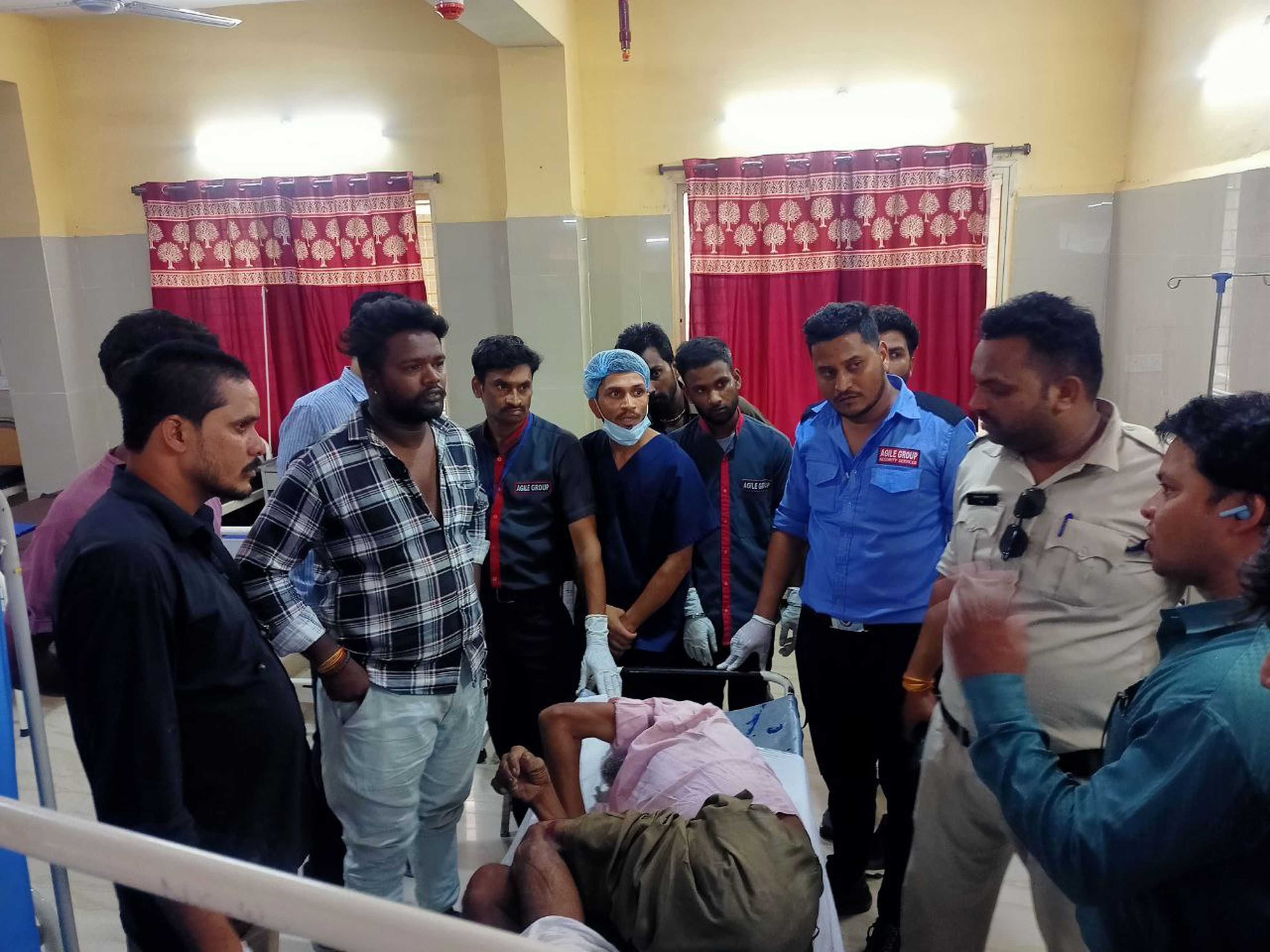 मेडिकल कॉलेज अस्पताल में पांचवीं मंजिल पर वार्ड में भर्ती मरीज डक्ट में कूदकर की
खुदकुशी