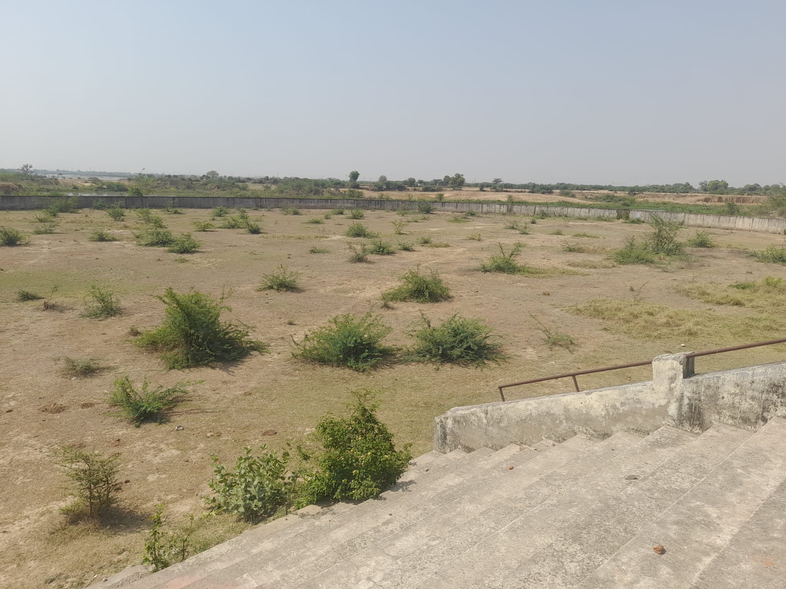 प्रशासन व खेल विभाग की अनदेखी से हो रही स्टेडियमों की दुर्दशा