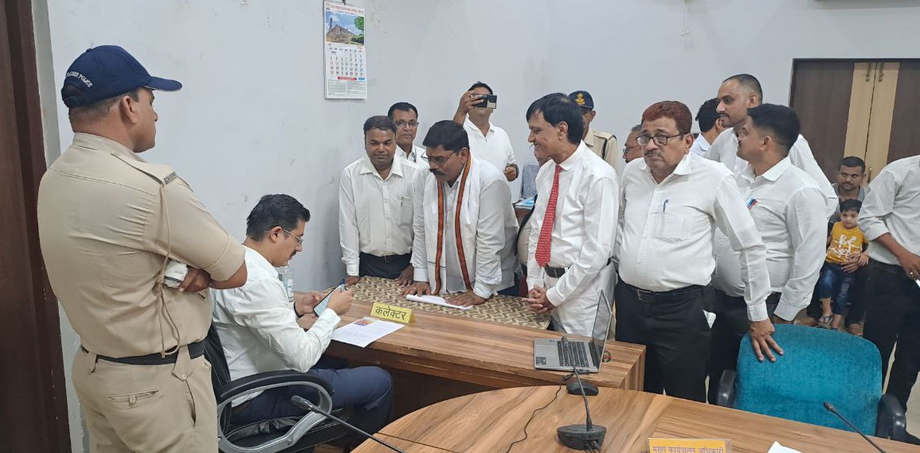 केसर के नाम पर कैंसर बेच रही है गुटका पाउच बनाने वाली कंपनियां