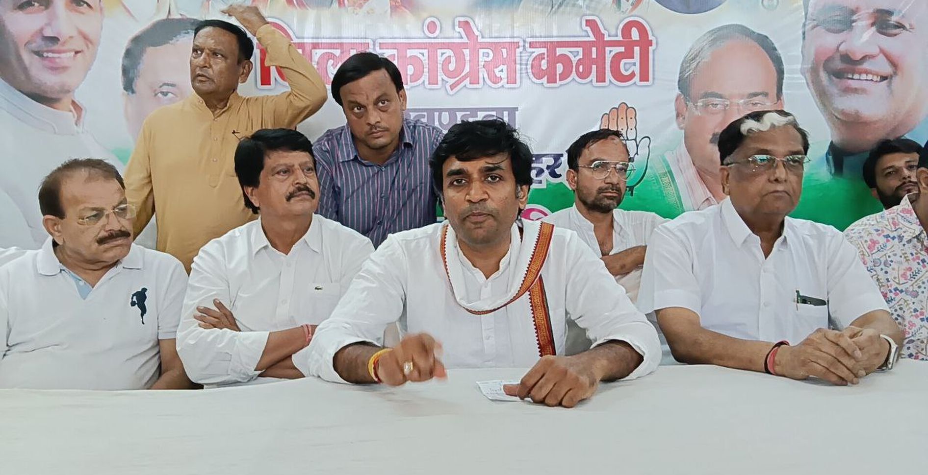 खालवा रेप एंड मर्डर : इतनी बड़ी घटना हो जाती है और मुख्यमंत्री, महिला आयोग
प्रतिक्रिया तक नहीं देता