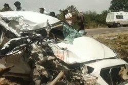 Road Accident: जयपुर में मां और बेटे समेत तीन की मौत, चार साल की बच्ची गंभीर
घायल, खाटूश्याम दर्शन करने जा रहा था परिवार - image