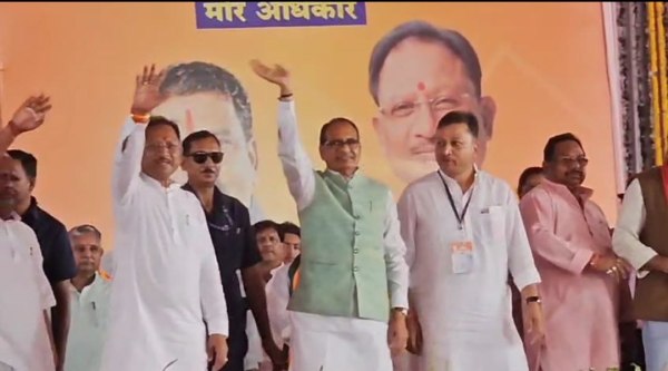 CG News: मोर आवास मोर अधिकार कार्यक्रम में पहुंचे केंद्रीय मंत्री शिवराज सिंह चौहान, देखें 
