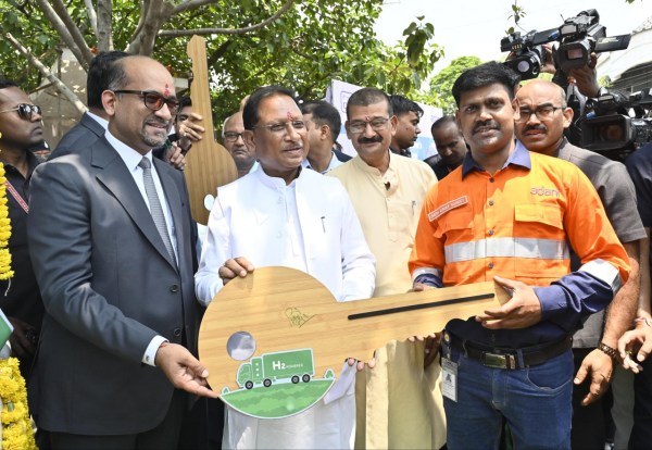 CG News: मुख्यमंत्री ने देश के पहले हाइड्रोजन फ्यूल ट्रक को दिखाई हरी झंडी, ग्रीन ट्रांसपोर्ट को मिलेगा बढ़ावा, देखें