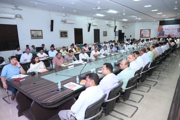 रायगढ़ में CM साय ने जिलों की संयुक्त समीक्षा बैठक ली और कहा.. देखें Photo