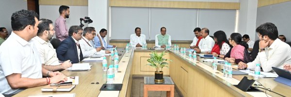 रायपुर में केंद्रीय कृषि मंत्री शिवराज सिंह चौहान ने CM साय से की मुलाकात , देखें Photo...