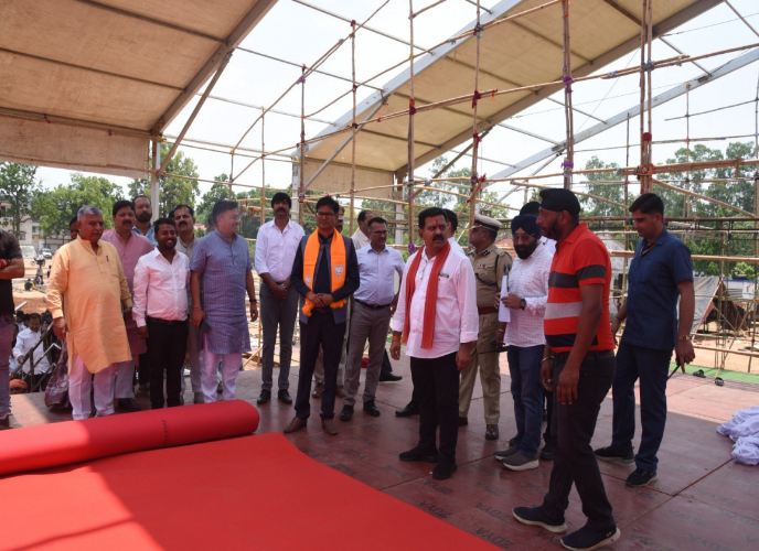 CG News: 13 मई को मोर आवास मोर अधिकार कार्यक्रम,  उप मुख्यमंत्री ने लिया तैयारियों का जायजा, देखें