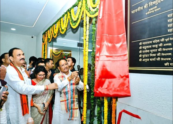 CM साय ने धरसींवा में S.M.C मल्टी स्पेशलिटी हॉस्पिटल का किया शुभारंभ, देखें Photo