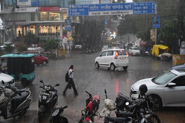 CG Monsoon 2025: 10 जिलों में तेज बारिश का ऑरेंज अलर्ट जारी! गरज-चमक के साथ बरसेंगे बादल, पढ़े मौसम रिपोर्ट
