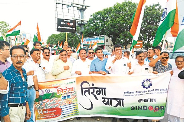 BJP ने निकाली तिरंगा यात्रा, CM साय बोले- आतंकियों ने माताओं-बहनों का सिंदूर उजाड़ा, हमारे सैनिकों ने आतंकियों के केंद्र को ही उजाड़ दिया