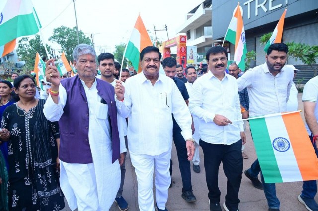 CG News: देशभक्ति के रंग में रंगा छत्तीसगढ़... CM साय समेत ये दिग्गज तिरंगा यात्रा में हुए शामिल, गूंजा भारत माता की जय
