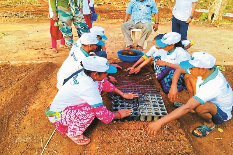 CG News: आत्मसमर्पित नक्सलियों को मिल रहा प्रशिक्षण, कृषि एवं पशुपालन के आधुनिक तकनीक से बदलेगा जीवन