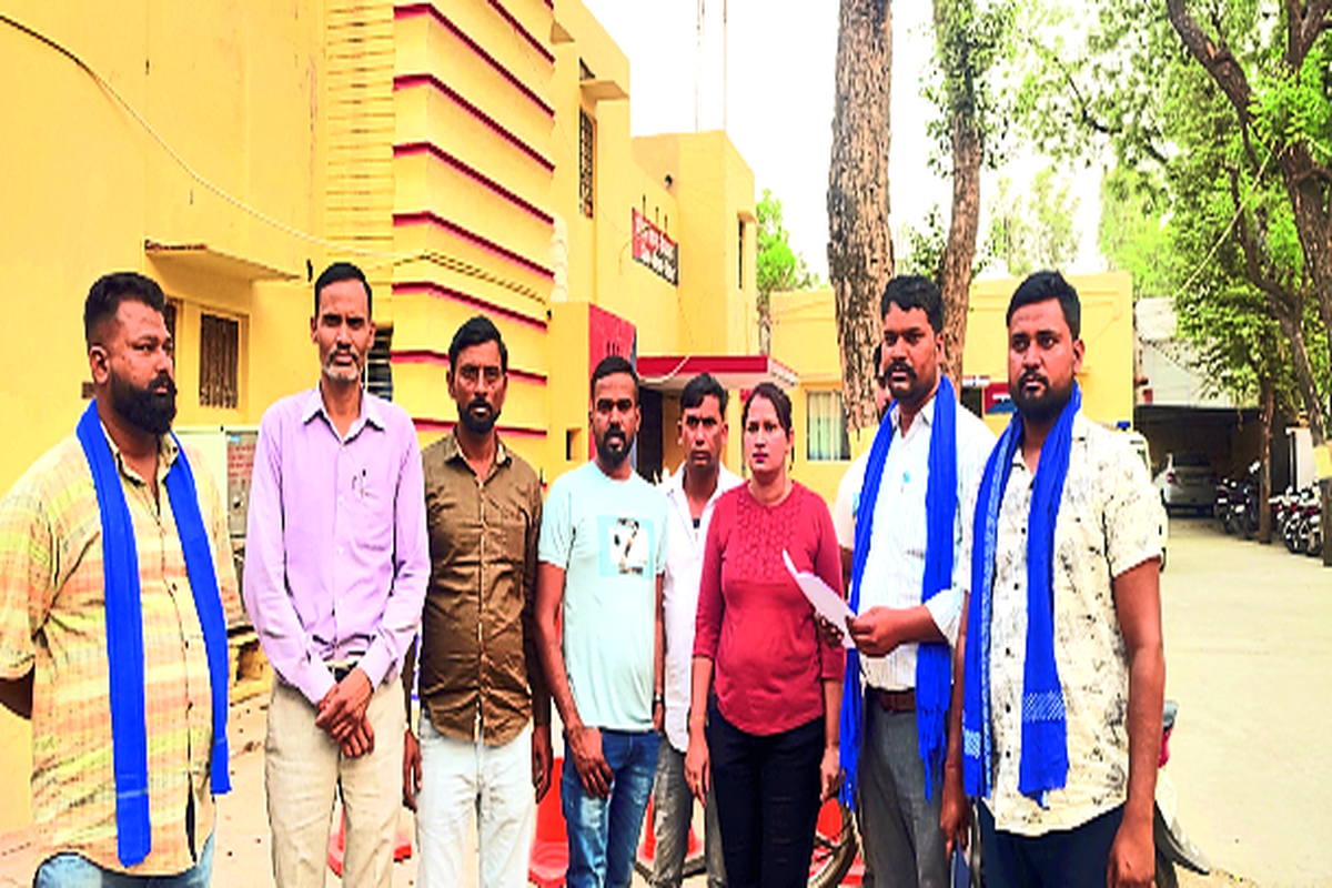 खैरथल की घटना : पुलिसकर्मियों ने युवक को बन्धक बनाकर की मारपीट, 15 लाख की मांगी
फिरौती…. देखें वीडियो …..