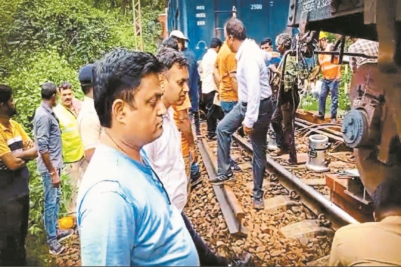 पैसेंजर और नाइट एक्सप्रेस ट्रेन (Photo source- Patrika)