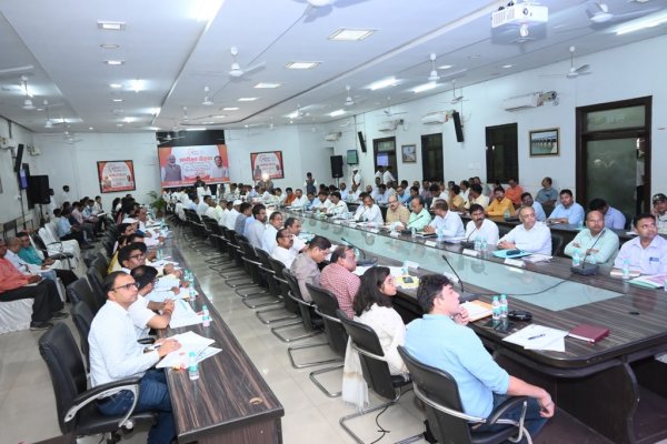 रायगढ़ में CM साय ने जिलों की संयुक्त समीक्षा बैठक ली और कहा.. देखें Photo