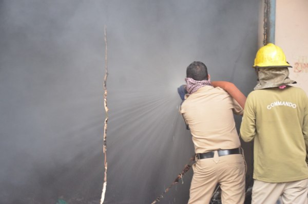 Raipur News:एलईडी लाइट गोदाम में लगी भीषण आग, बना धुंए का गुबार, देखें 
