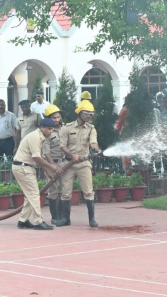 Mock Drill: राजभवन में हुआ मॉकड्रिल का आयोजन, हमले से बचने अधिकारियों-कर्मचारियों को दी जानकारी
