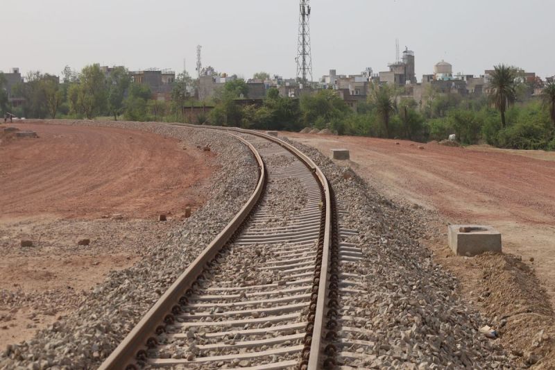 ब्राडग्रेज रेल लाइन पकड़ेगी रफ्तार, धौलपुर और बाड़ी में 113 करोड़ बटेगी राशि Broad gauge railway line will pick up speed, 113 crores will be distributed between Dholpur and Bari