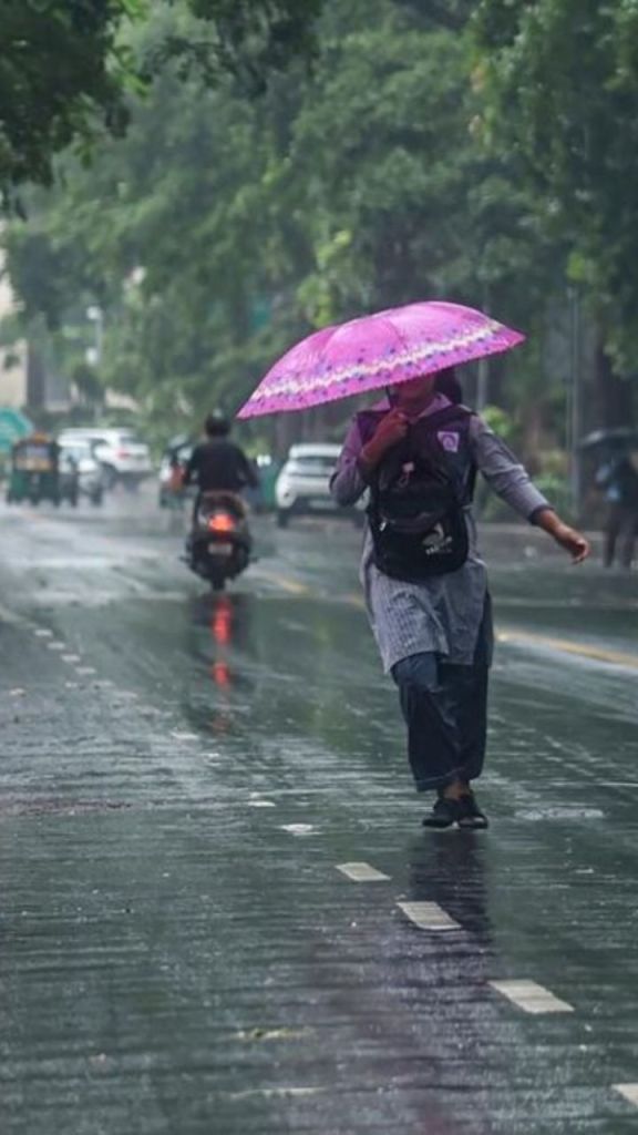 गर्मी से मिलेगी राहत... आज इन जिलों में गरज-चमक के साथ होगी बारिश, IMD ने दी चेतवानी