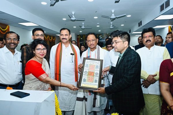 CM साय ने धरसींवा में S.M.C मल्टी स्पेशलिटी हॉस्पिटल का किया शुभारंभ, देखें Photo