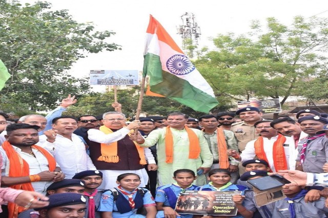 CG News: देशभक्ति के रंग में रंगा छत्तीसगढ़... CM साय समेत ये दिग्गज तिरंगा यात्रा में हुए शामिल, गूंजा भारत माता की जय
