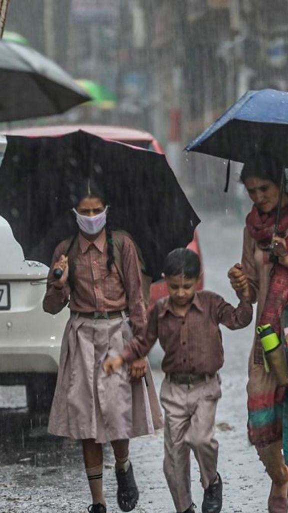 Rain Alert: तेज हवाओं के साथ इन जिलों में होगी बारिश, अगले 4 दिनों तक ऐसा रहेगा मौसम...