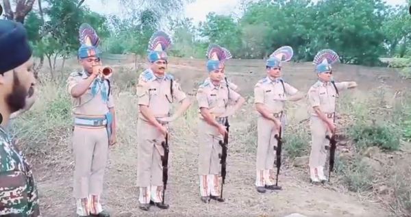 CRPF के जवानों ने 228 बटालियन के K9 रोलो का किया अंतिम संस्कार, देखें Photo..