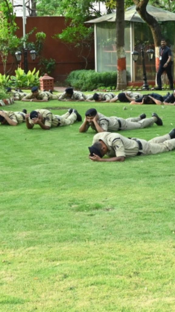 Mock Drill: राजभवन में हुआ मॉकड्रिल का आयोजन, हमले से बचने अधिकारियों-कर्मचारियों को दी जानकारी
