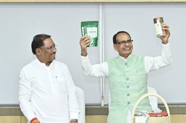 रायपुर में केंद्रीय कृषि मंत्री शिवराज सिंह चौहान ने CM साय से की मुलाकात , देखें Photo...