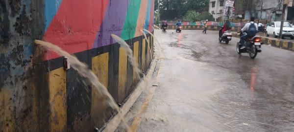 Raipur News: रायपुर में देर शाम तेज बारिश, सड़क पर भरा पानी, अंडरब्रिज बना स्विमिंग पूल, देखें