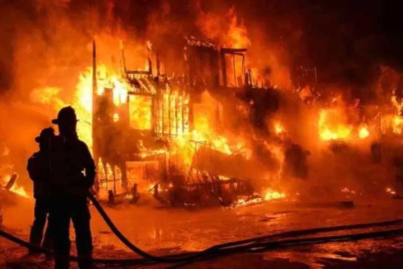 गंगानगर की स्वीटी फूड्स फैक्ट्री में लगी आग, तीन घंटे की मशक्कत के बाद बुझी, फायर सेफ्टी के इंतजाम नदारद