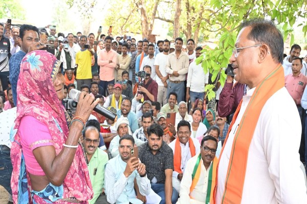 CG News: बैगा समुदाय की बिटिया ने 10वीं में किया टॉप, CM साय ने मुलाकात कर बढ़ाया हौसला, देखें तस्वीरें