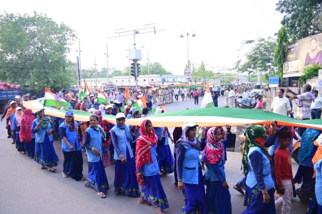 CG News: देशभक्ति के रंग में रंगा छत्तीसगढ़... CM साय समेत ये दिग्गज तिरंगा यात्रा में हुए शामिल, गूंजा भारत माता की जय
