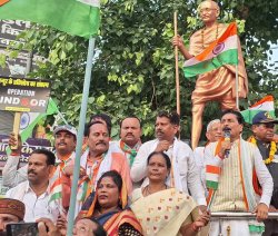 सैनिकों के साहस और पराक्रम का सम्मान करने निकाली तिरंगा रैली - image