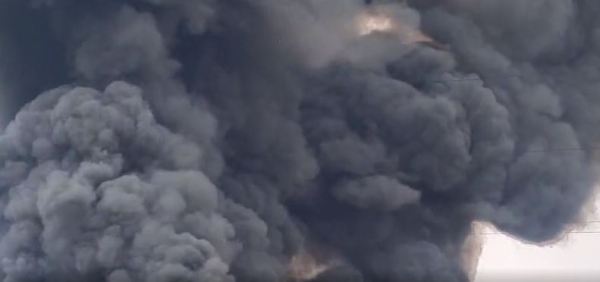 CG News: आग की चपेट में डीजल टैंकर, दूर- दूर तक दिखाई दे रही लपटें, देखें 
