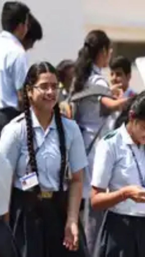 CG Board Exam 2025: 10वीं-12वीं के इन छात्रों को मिलेंगे दो-दो लाख रुपए, जानें..