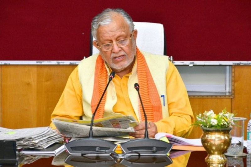 लखनऊ में विकास और कानून व्यवस्था की समीक्षा