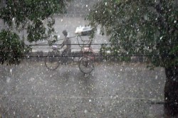 UP Storm Alert: लखनऊ, हरदोई और सीतापुर में मौसम ने ली करवट: अगले 72 घंटे
संवेदनशील, बारिश और ओलावृष्टि का अलर्ट - image