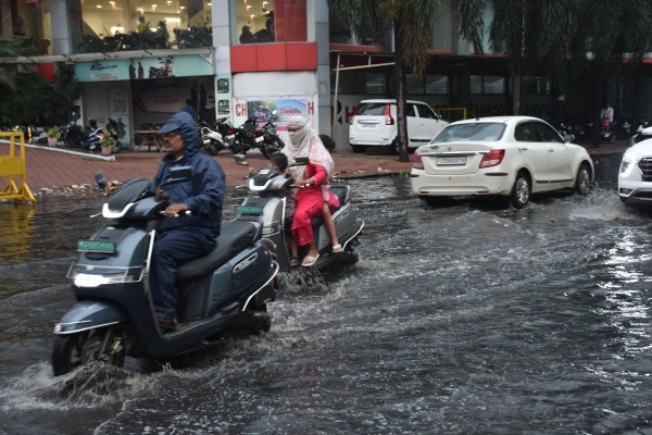 CG Monsoon 2025: 13 दिन पहले ही बस्तर पहुंचा मानसून, बारिश का ऑरेंज-यलो अलर्ट जारी… देखें Photos