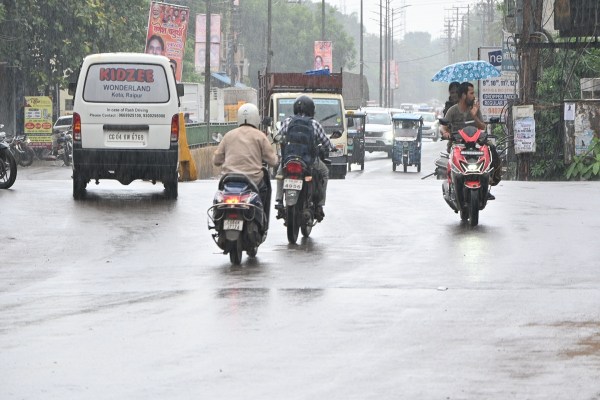 CG Monsoon 2025: 10 जिलों में तेज बारिश का ऑरेंज अलर्ट जारी! गरज-चमक के साथ बरसेंगे बादल, पढ़े मौसम रिपोर्ट
