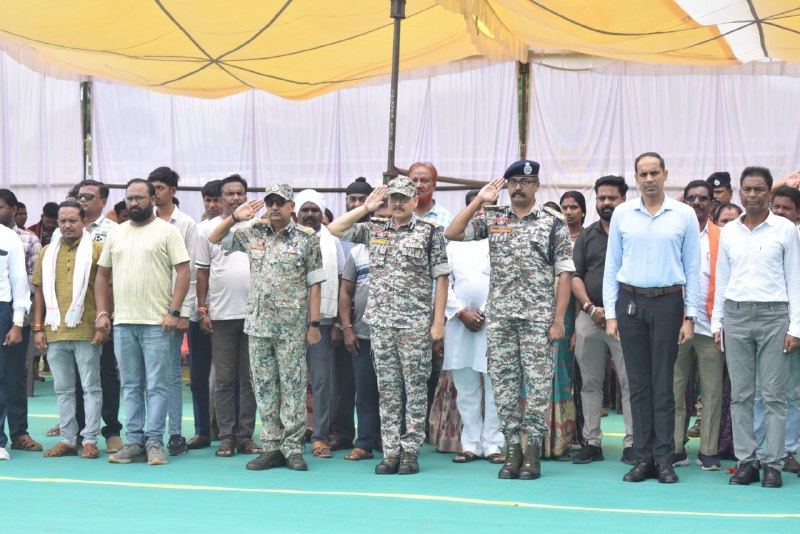 CG Naxal Encounter: नक्सल मुठभेड़ में शहीद हुए वीर जवानों को दी गई श्रद्धांजलि,
देखें Photo..