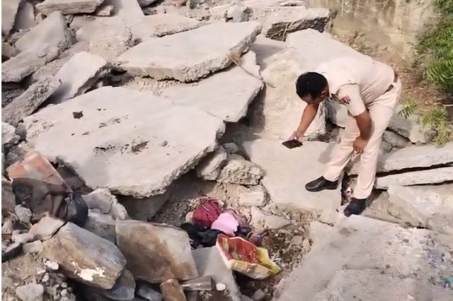 newborn girls were found in dustbin