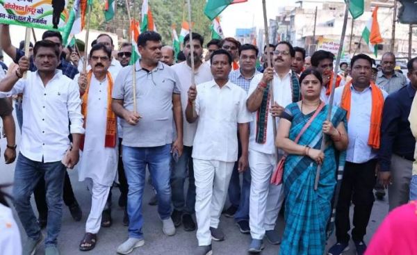 CG News: तिरंगा यात्रा में उमड़ा देशभक्ति का सैलाब,  जयकारों से  गूंज उठा शहर,देखें 
